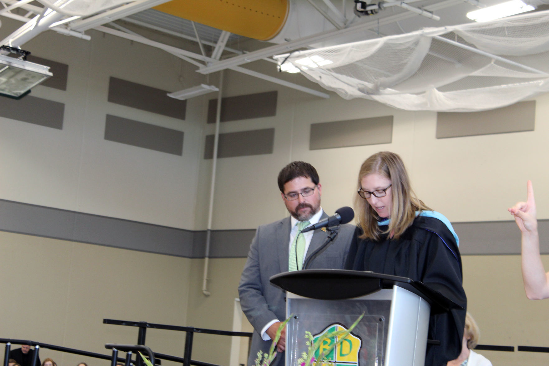 060219-ctzn-news-bd-grad037.jpg